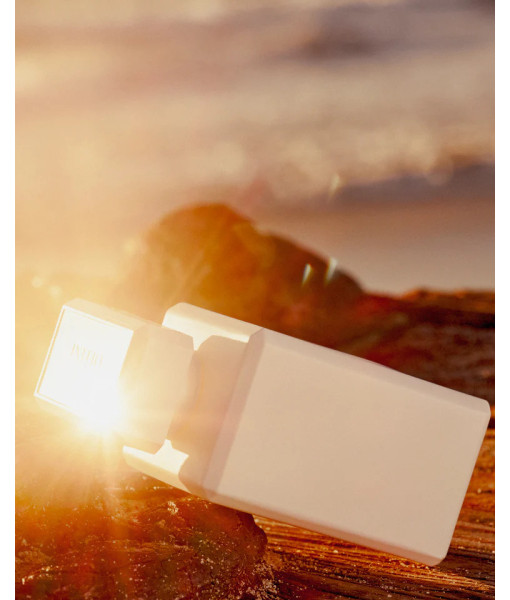 Initio Parfums Privés<br>
Lift Me Up<br>
Extrait de Parfum<br>
90 mL / 3.04 fl. oz. Initio Parfums Privés<br>
Lift Me Up<br>
Extrait de Parfum<br>
90 mL / 3.04 fl. oz.