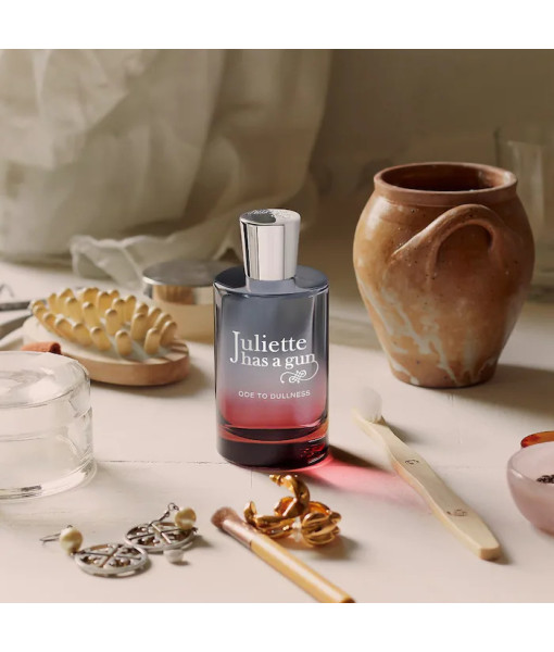 Juliette Has a Gun
<br>Ode to Dullness<br>
Eau de Parfum 100 mL / 3.4 fl. oz. Juliette Has a Gun
<br>Ode to Dullness<br>
Eau de Parfum 100 mL / 3.4 fl. oz.