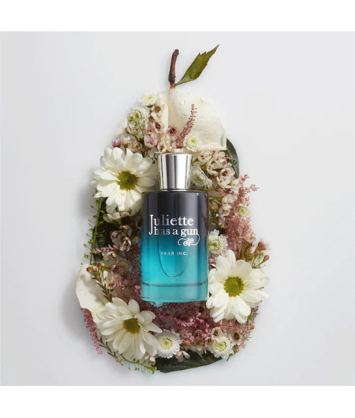 Juliette Has a Gun<br>
Pear Inc.<br>
Eau de Parfum 100 mL / 3.4 fl. oz. Juliette Has a Gun<br>
Pear Inc.<br>
Eau de Parfum 100 mL / 3.4 fl. oz.