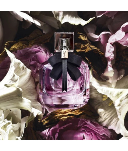 Yves Saint Laurent<br>Coffret-cadeau Mon Paris<br>Eau de Parfum<br>50 ml / 1.6 fl. oz.<br>+ Mon Lait parfumé pour le corps<br>50 ml / 1.6 fl. oz. Yves Saint Laurent<br>Coffret-cadeau Mon Paris<br>Eau de Parfum<br>50 ml / 1.6 fl. oz.<br>+ Mon Lait parfumé pour le corps<br>50 ml / 1.6 fl. oz.